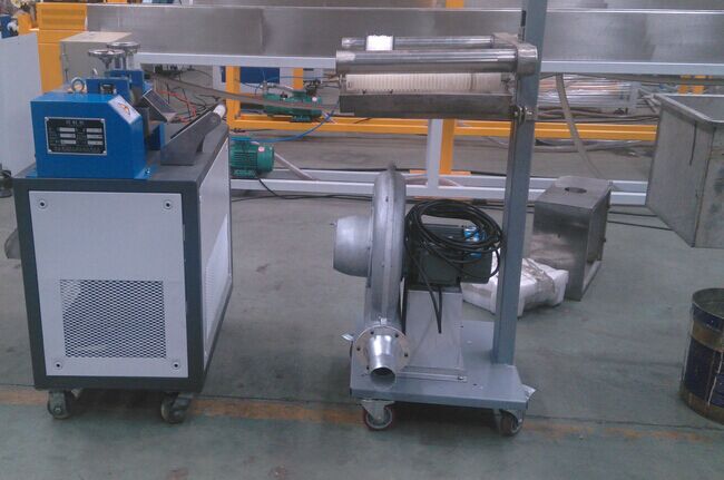 Einzelne Schraube 100kg/H gab PVC Pelletisierungs-Maschinen-Extruder aus 2