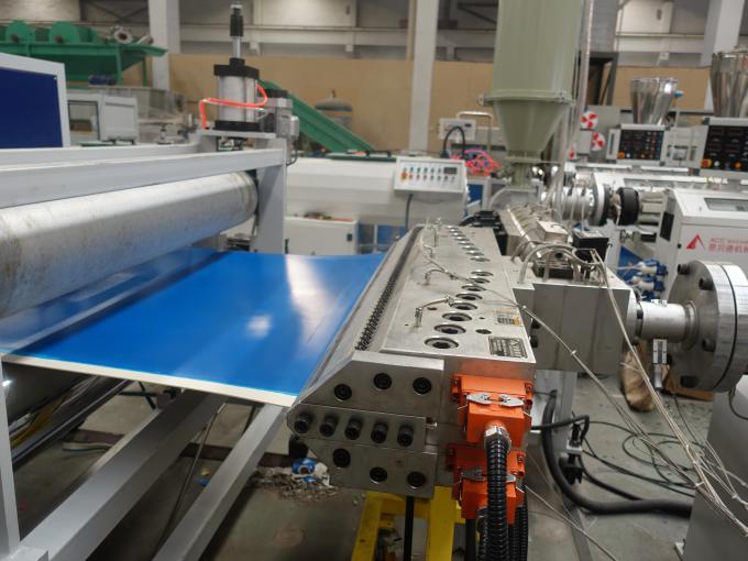 1100mm ASA Plastic Profile Production Line quantitative Fütterung 2