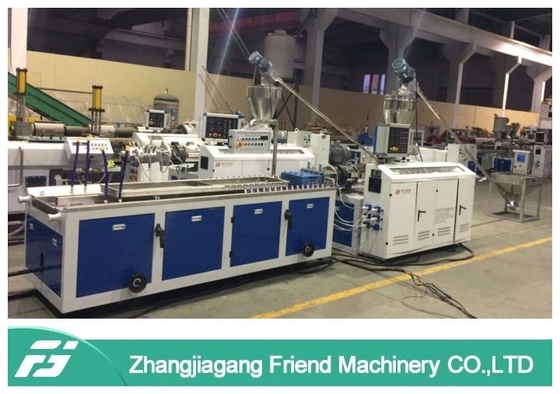 Ein guter Preis. Lärmarme hölzerne zusammengesetzte Plastikmaschine, Wpc PVC-Schaum-Brett-Maschine Online