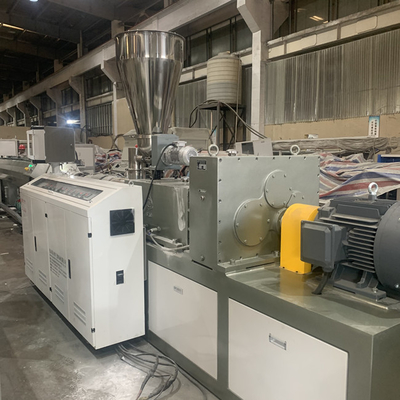 Ein guter Preis. PVC pulverisieren elektrische Wasser-Kunststoffrohr-Maschine 6m/Min Online