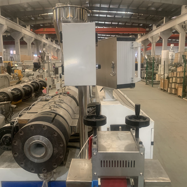 Konische Kunststoffrohr-Maschine des Doppelschneckenextruder-45RPM 0