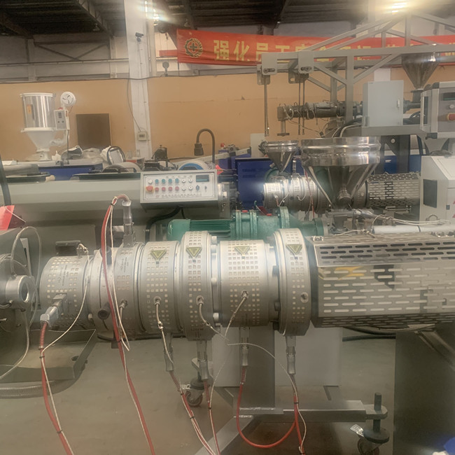 Einzelner Schraube Winkel- des Leistungshebelshdpe Wasserleitungs-Extruder 100kg/H 0
