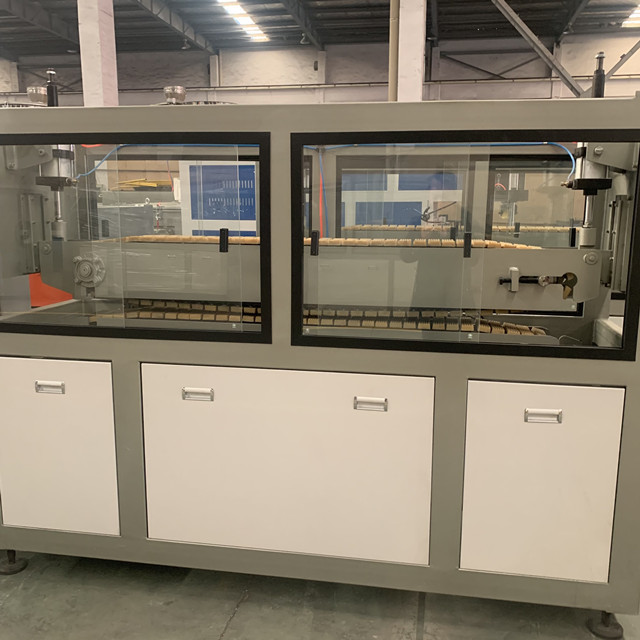 Polyäthylen-Rohr-Fertigungsstraße PLC 630mm PPR staubsaugen die Formung 4