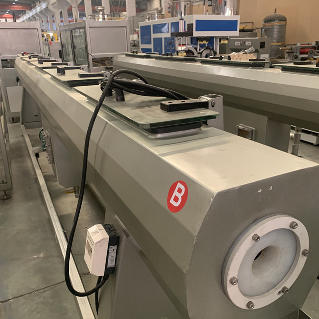 Polyäthylen-Rohr-Fertigungsstraße PLC 630mm PPR staubsaugen die Formung 3