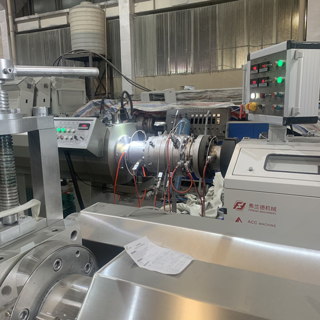 PVC pulverisieren elektrische Wasser-Kunststoffrohr-Maschine 6m/Min 4