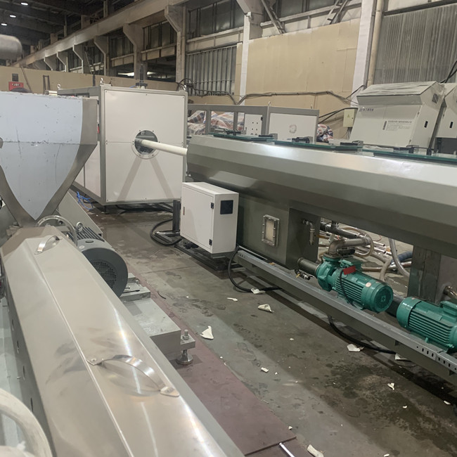 PVC pulverisieren elektrische Wasser-Kunststoffrohr-Maschine 6m/Min 2