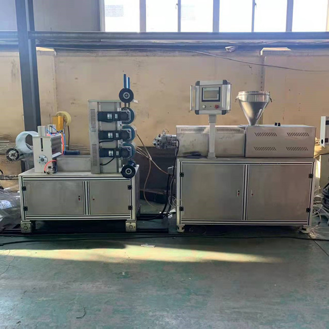 PVC-Abflussrohr-Verdrängung, die Maschine Plastikextruder-Stall laufend macht 3
