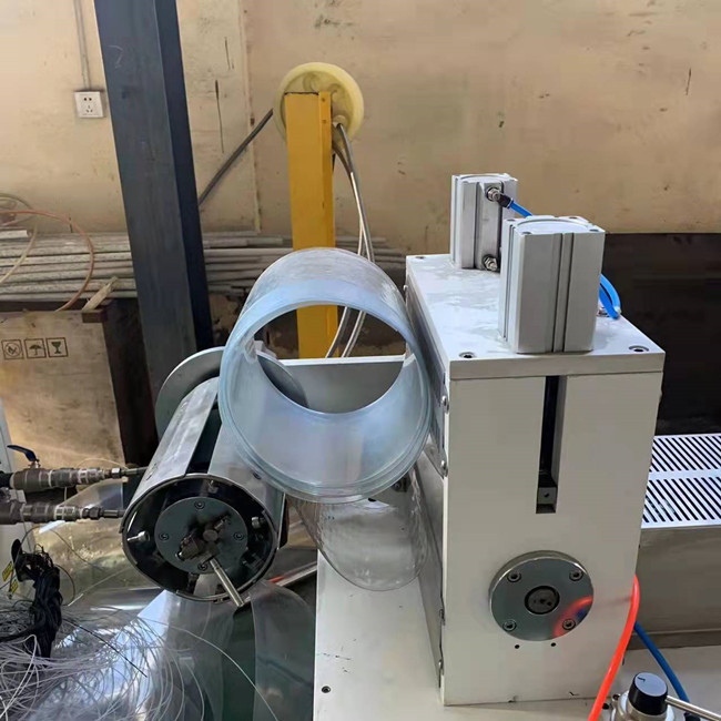 PVC-Abflussrohr-Verdrängung, die Maschine Plastikextruder-Stall laufend macht 0